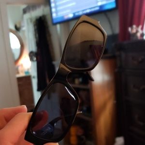 Tres Noir Sunglasses